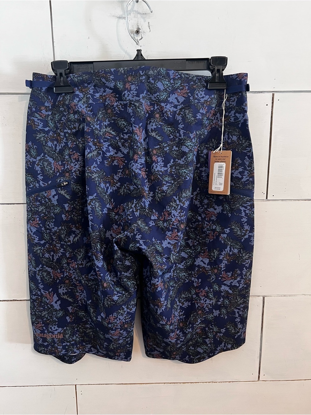 PATAGONIA WOMEN'S DIRT ROAMER
MOUNTAIN BIKE SHORTS. Size 6. New With Tags. - Picture 3 of 11